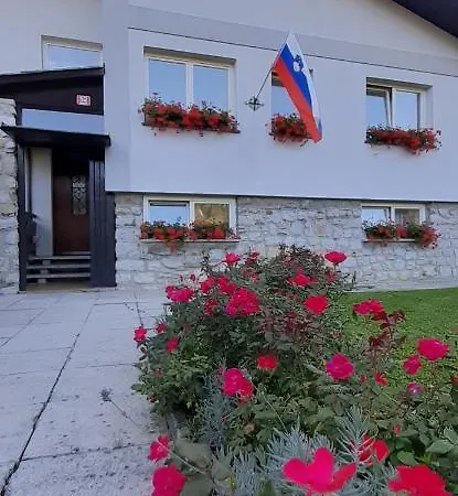 Country house Apartmaji Mojca