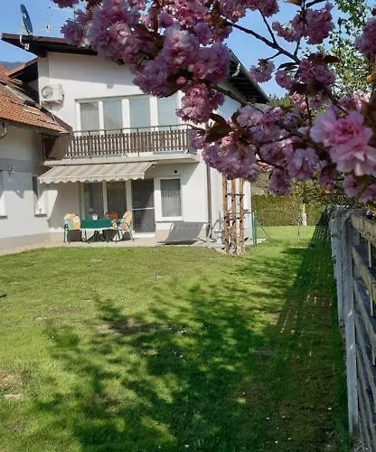 בית כפרי Apartmaji Mojca Križe